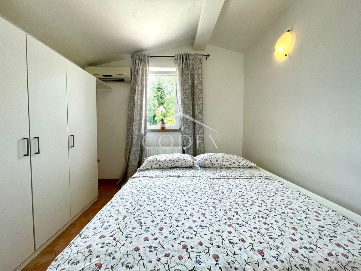 Poreč - hiša s 5 apartmaji za turistični najem