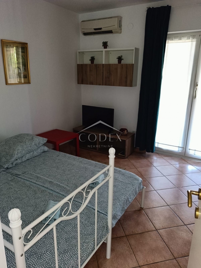 Poreč - hiša s 5 apartmaji za turistični najem