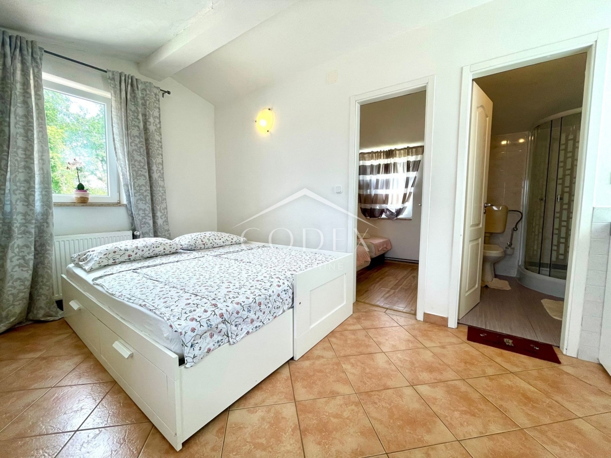 Poreč - hiša s 5 apartmaji za turistični najem