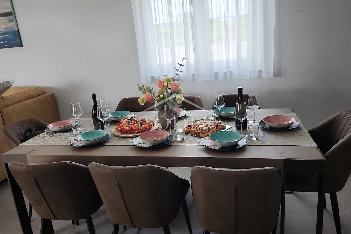 Marčana - prodaja čudovite enonadstropne hiše z bazenom