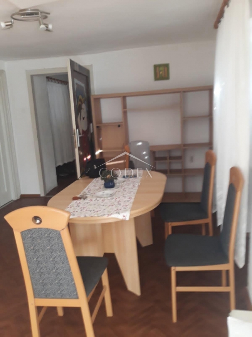Mali Lošinj - stan na odlični lokaciji z veliko teraso