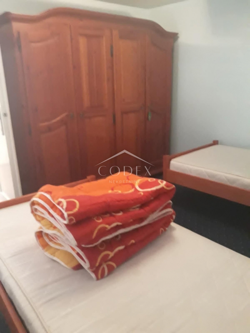 Mali Lošinj - stan na odlični lokaciji z veliko teraso