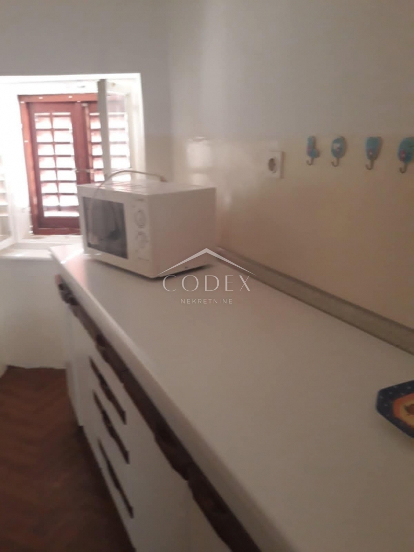 Mali Lošinj - stan na odlični lokaciji z veliko teraso