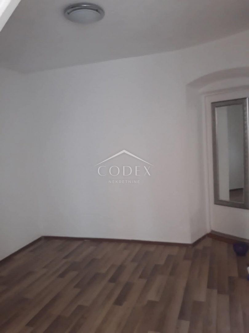 Mali Lošinj - stan na odlični lokaciji z veliko teraso