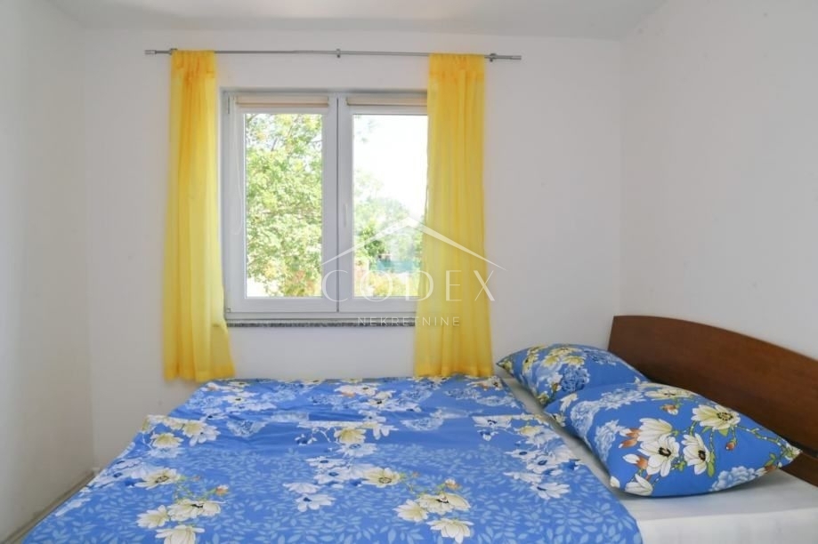 Krk, Dobrinj - samostojna hiša s bazenom in 2 apartmajema