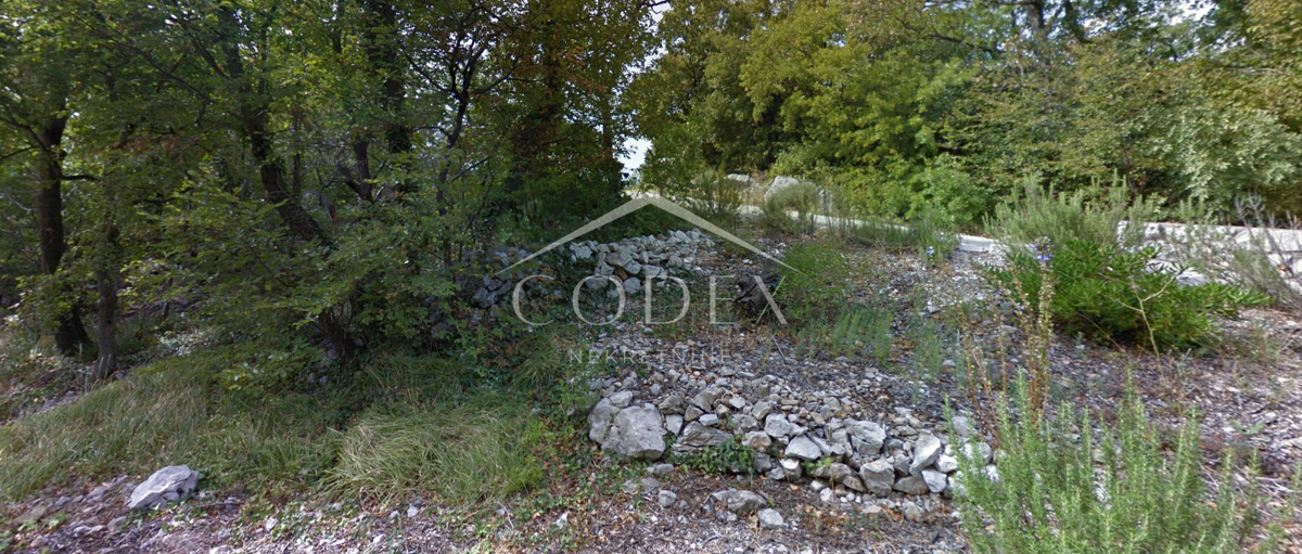  Kostrena - prodaja gradbenega zemljišča, obdanega z zelenjem
