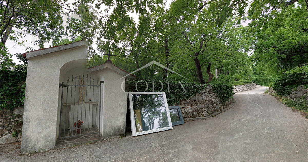  Kostrena - prodaja gradbenega zemljišča, obdanega z zelenjem