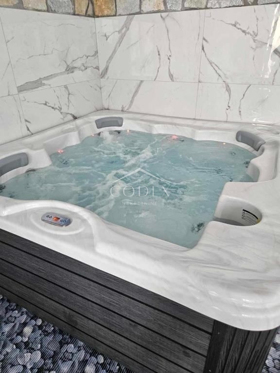 Kučeli - prodaja stanovanja s bazenom in spa območjem