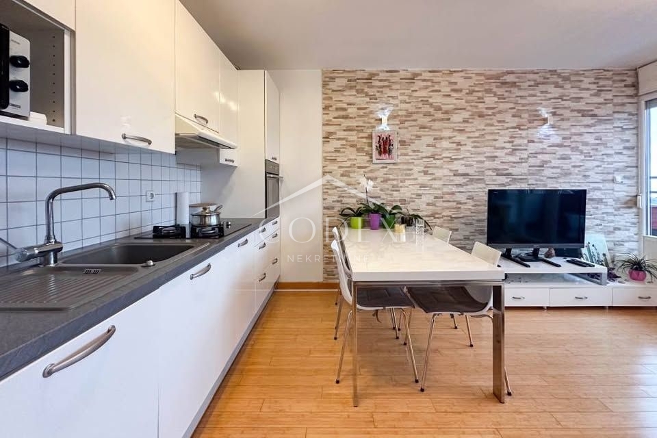 Škurinje - prodaja stanovanja z garažo in panoramskim pogledom