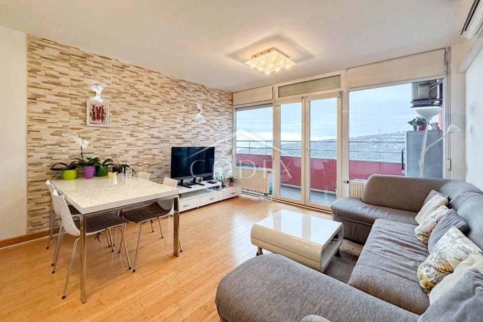 Škurinje - prodaja stanovanja z garažo in panoramskim pogledom