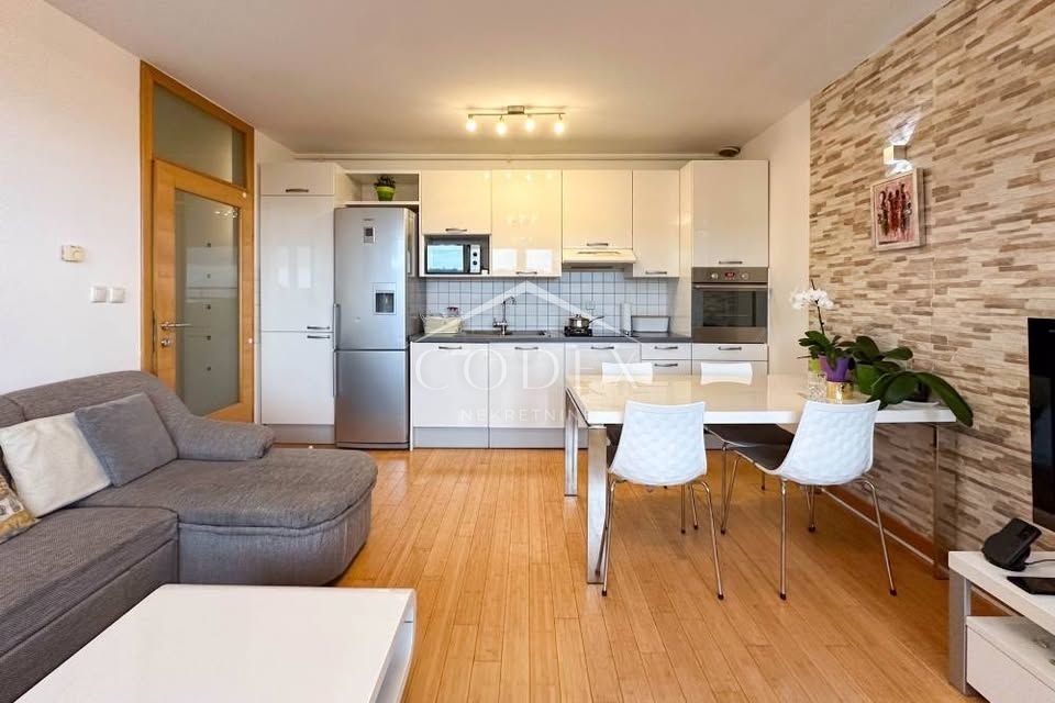 Škurinje - prodaja stanovanja z garažo in panoramskim pogledom