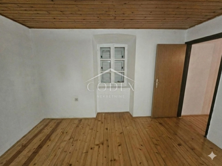 Pag - 500 let staro stanovanje naprodaj - REDKO!