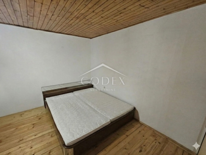 Pag - 500 let staro stanovanje naprodaj - REDKO!