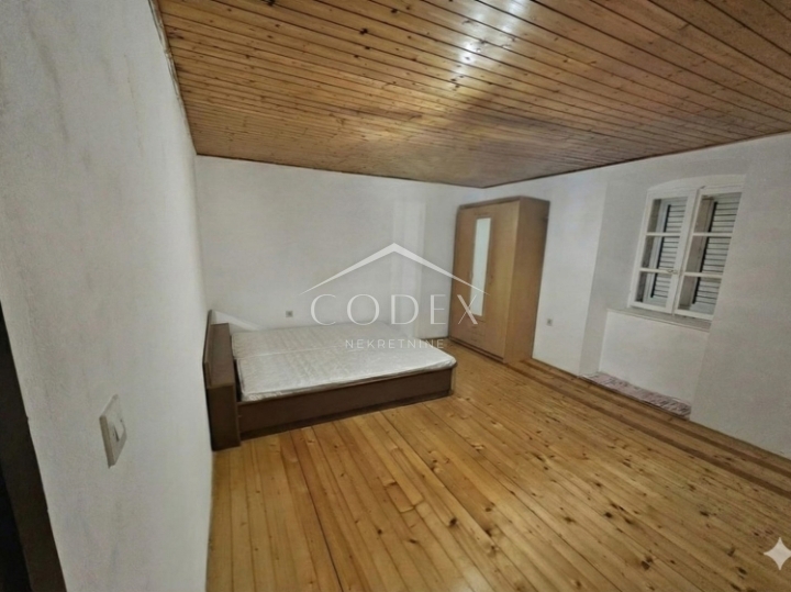 Pag - 500 let staro stanovanje naprodaj - REDKO!