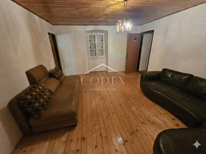 Pag - 500 let staro stanovanje naprodaj - REDKO!