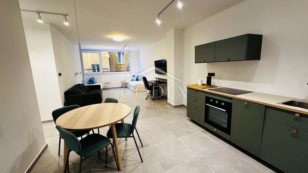 Rijeka, center – prodaja prenovljenega stanovanja s parkirnim mestom in garažo