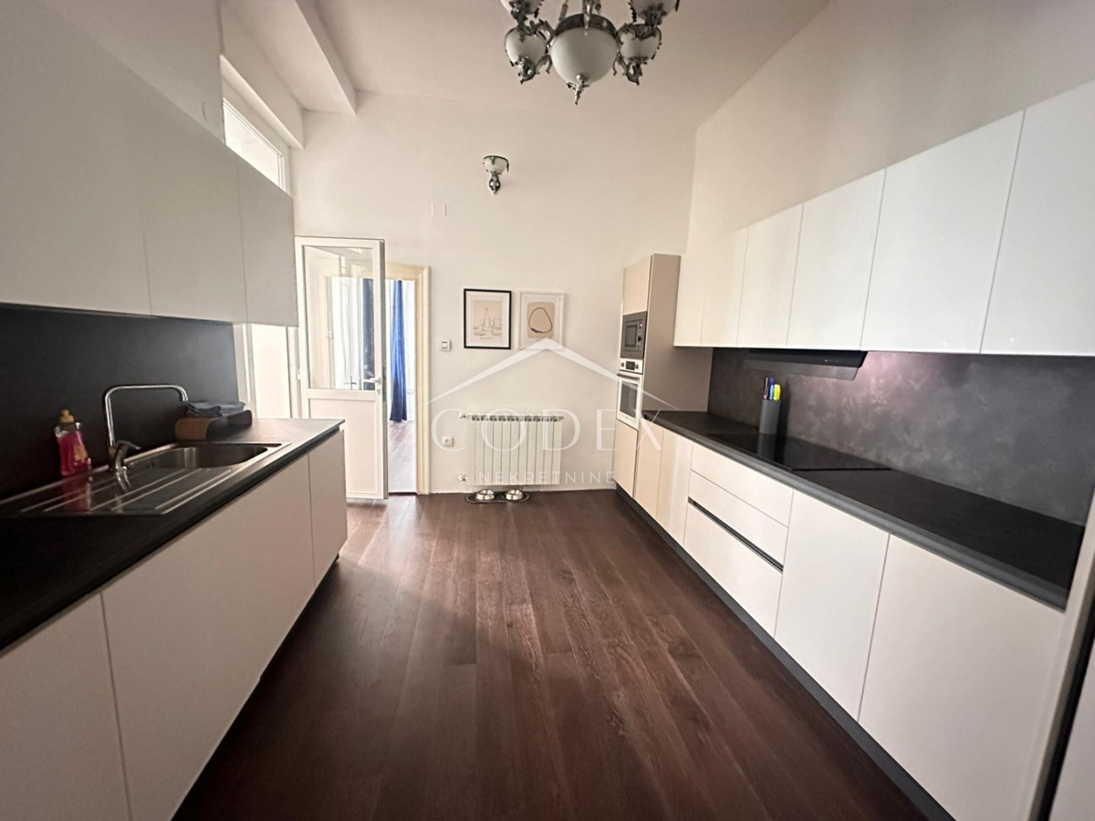 Pula – prodaja luksuznega stanovanja v samem centru