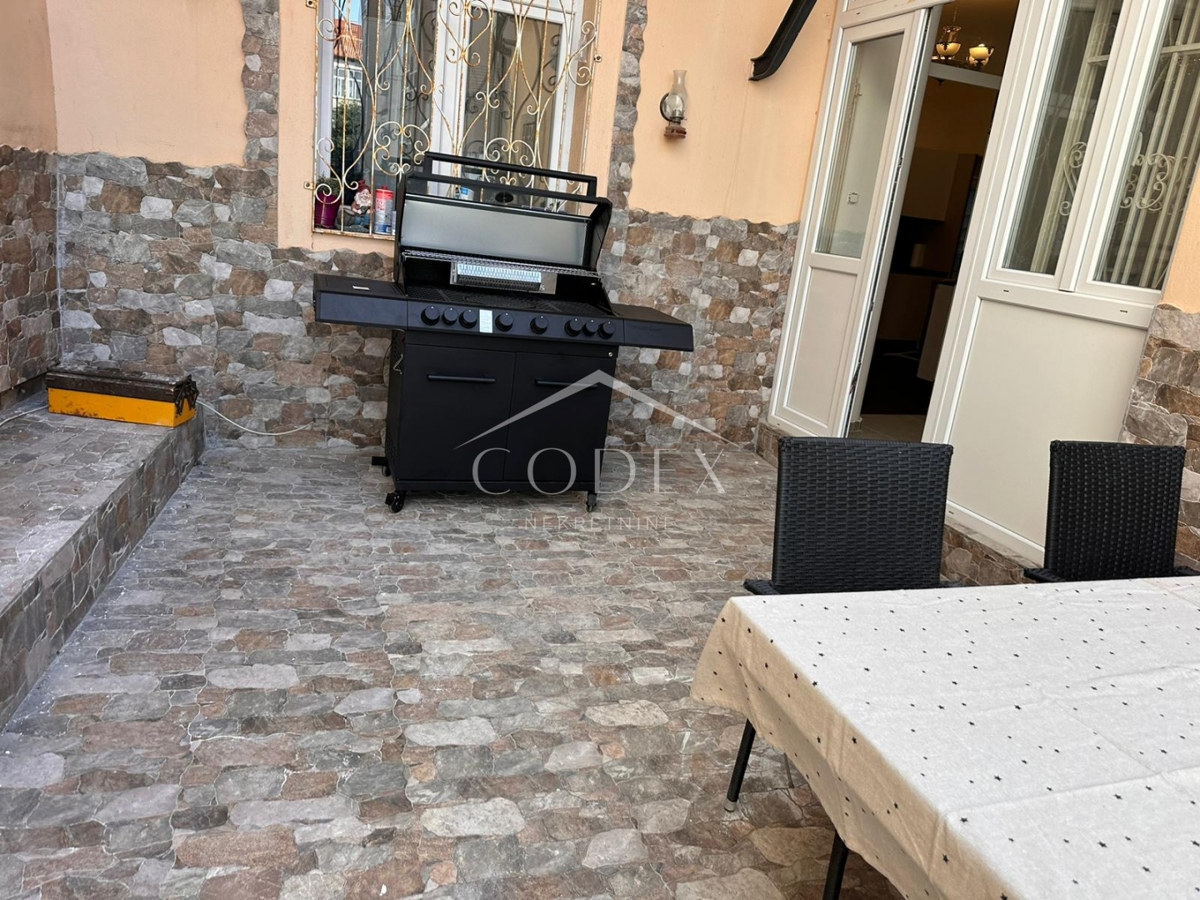 Pula – prodaja luksuznega stanovanja v samem centru