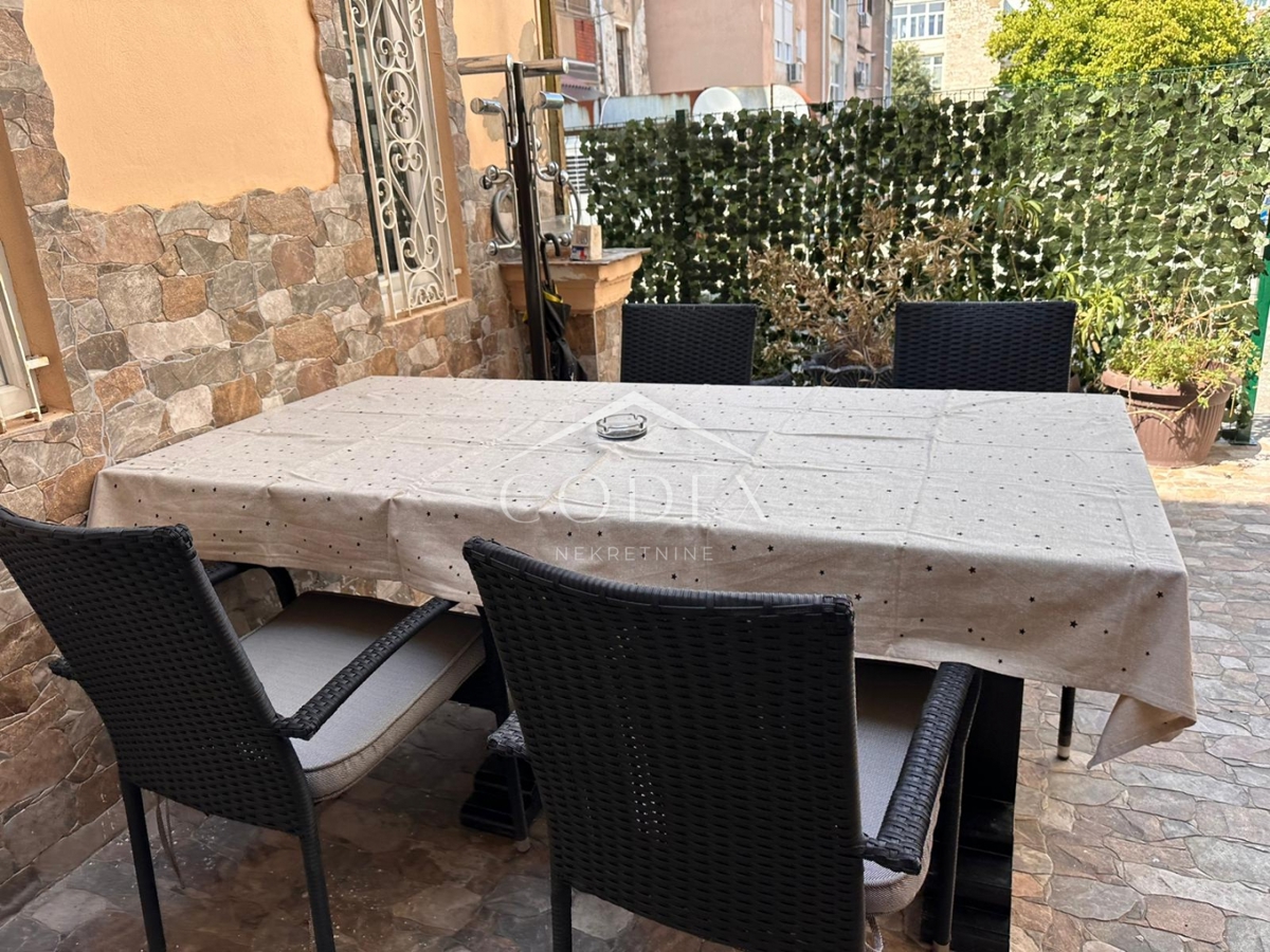 Pula – prodaja luksuznega stanovanja v samem centru