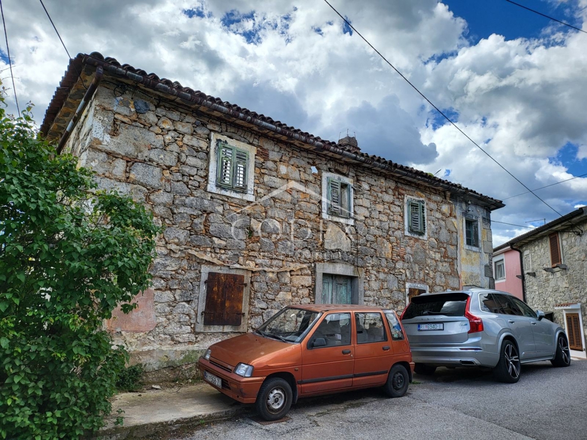 Veli Brgud – Samostojna dvonadstropna hiša za prenovo