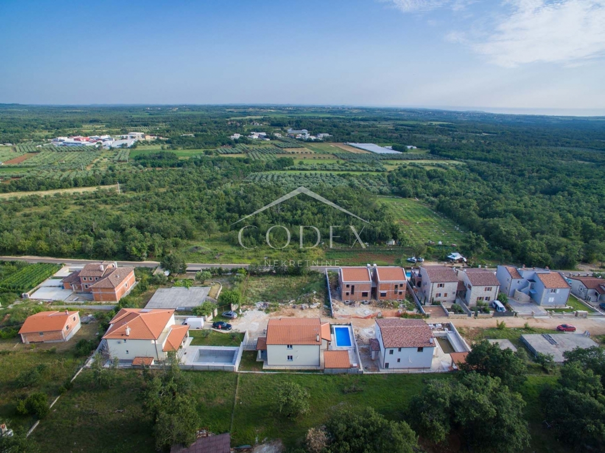 Kaštelir - prodaja čudovite vile z bazenom na odlični lokaciji