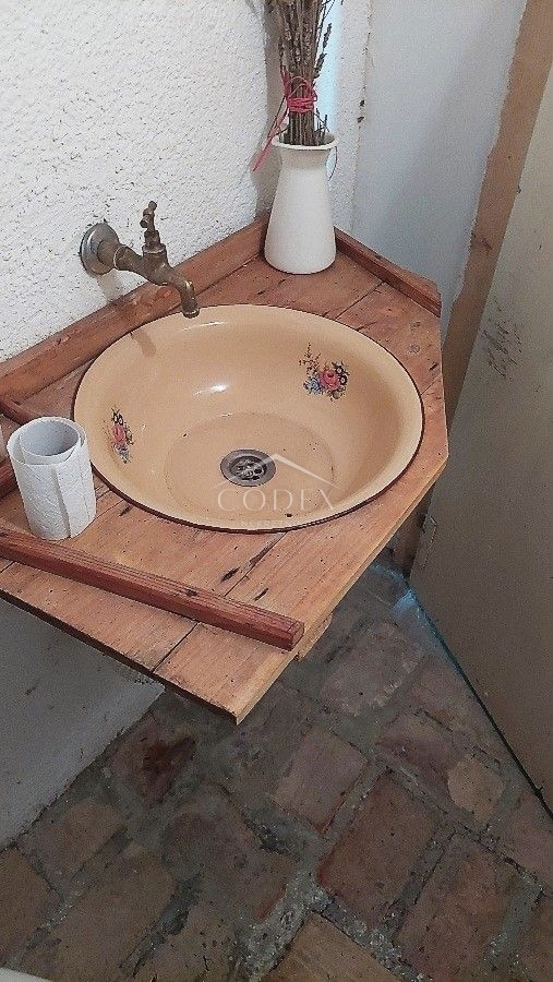 Livade - hiša z bazenom in veliko potenciala