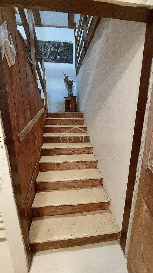 Livade - hiša z bazenom in veliko potenciala