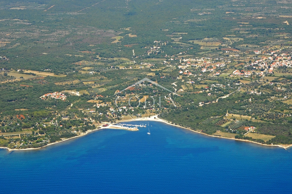 Peroj - zemljišče 1. red do morja, T2 namembnost!