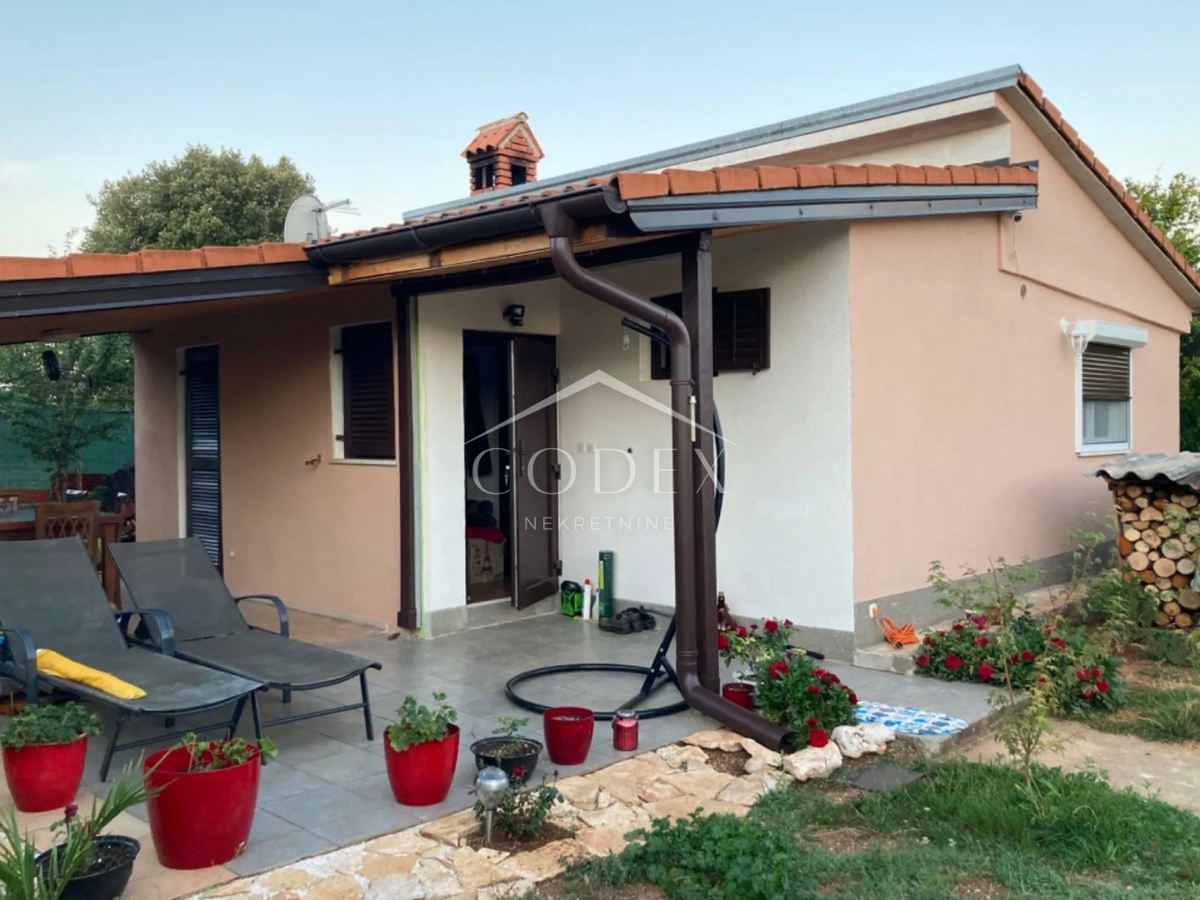 Ližnjan - prodaja 2 hiš na odlični lokaciji