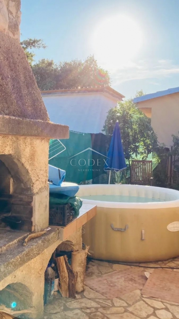 Ližnjan - prodaja 2 hiš na odlični lokaciji