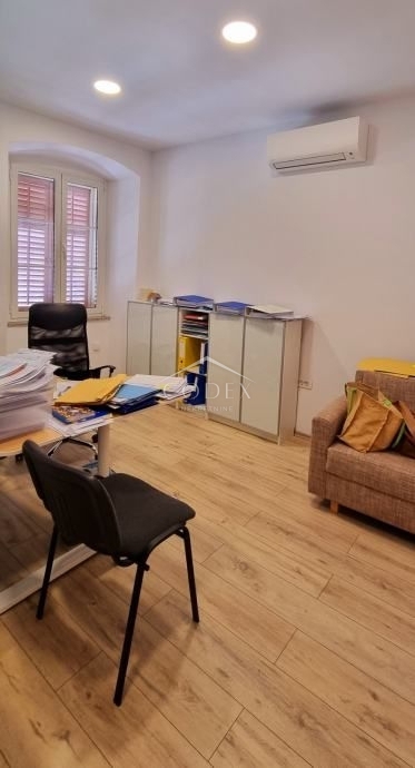 Center - atraktivno stanovanje/poslovni prostor na Korzu!
