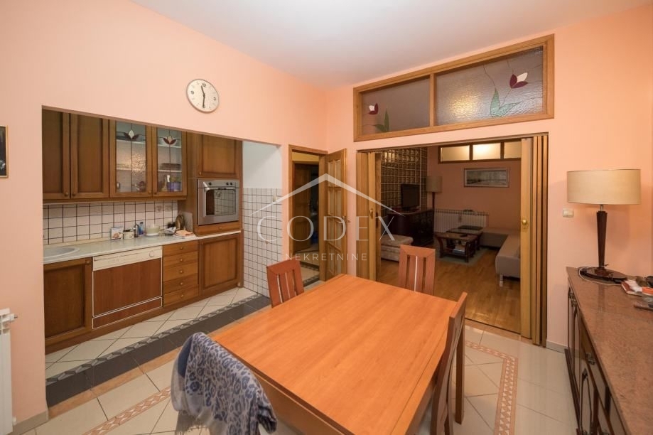 Crikvenica - odličen apartma, 1. red do morja!