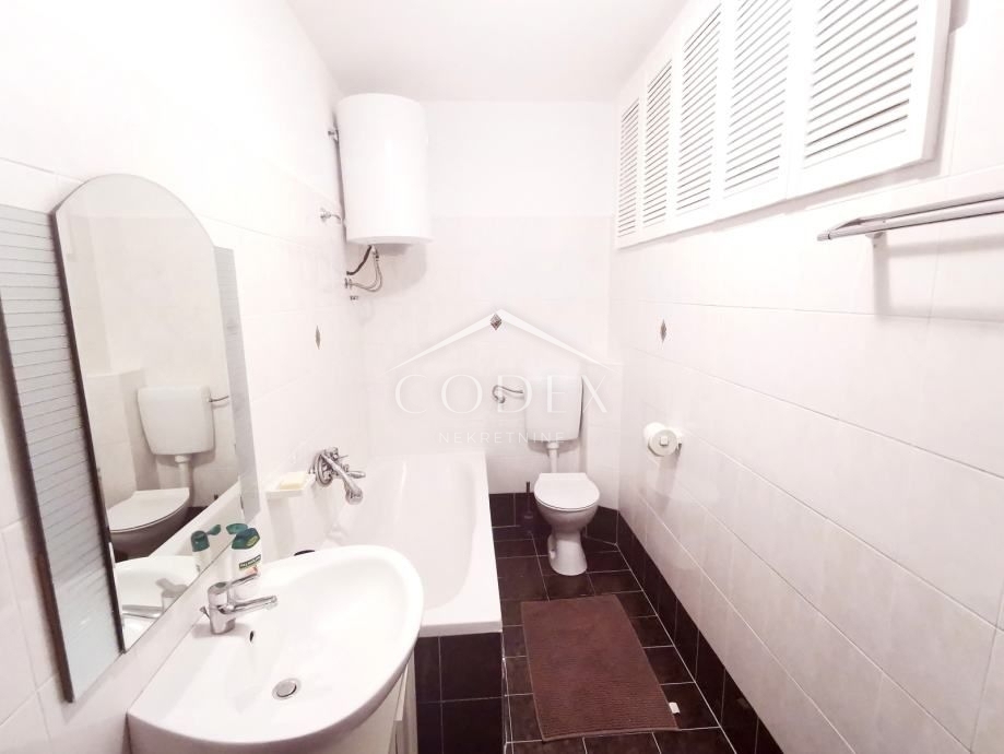 Njivice - Dva apartmaja na odlični lokaciji