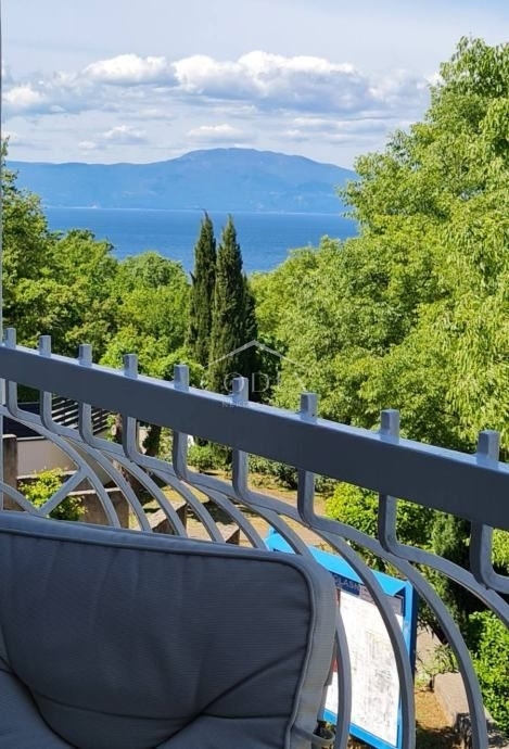 Njivice - Dva apartmaja na odlični lokaciji