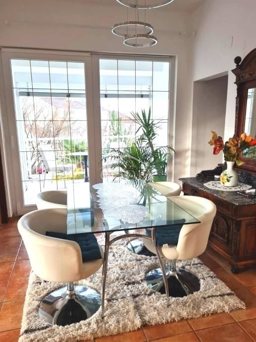 Njivice - Dva apartmaja na odlični lokaciji