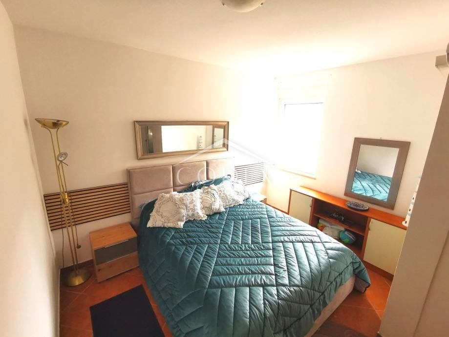 Njivice - Dva apartmaja na odlični lokaciji