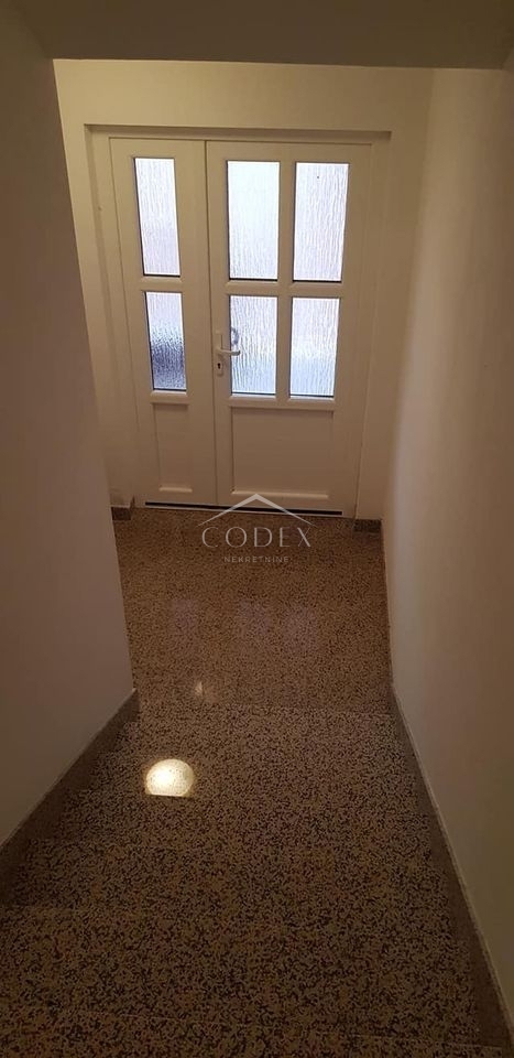 Tar - prodaja stanovanja z 2 terasama in 2 parkirnima mestoma