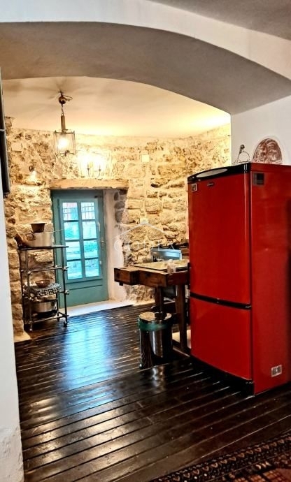 Krk - hiša za prodajo, 2. red od morja!