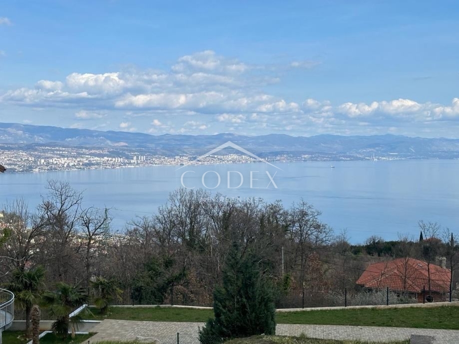 Oprić - gradbeno zemljišče s pogledom na morje