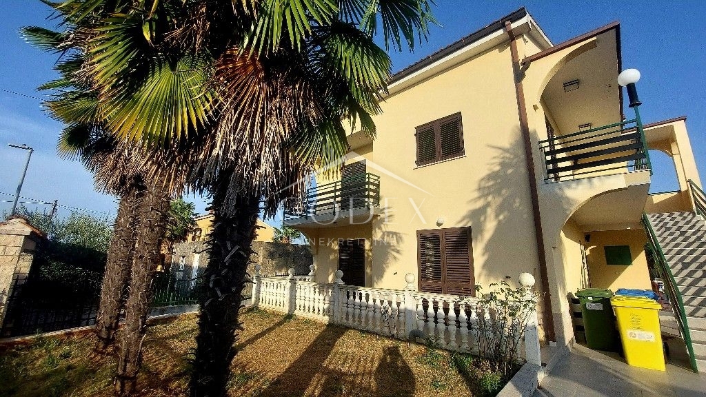 Poreč - Hiša s 3 stanovanjskimi enotami