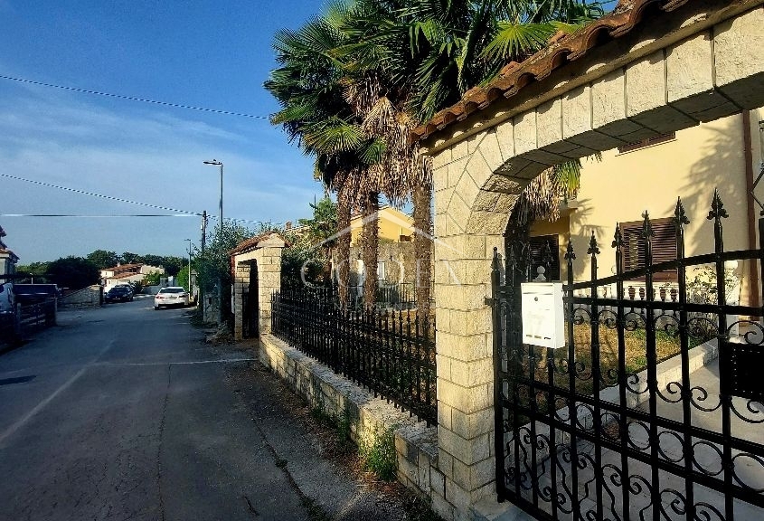 Poreč - Hiša s 3 stanovanjskimi enotami