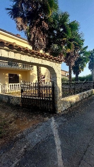 Poreč - Hiša s 3 stanovanjskimi enotami