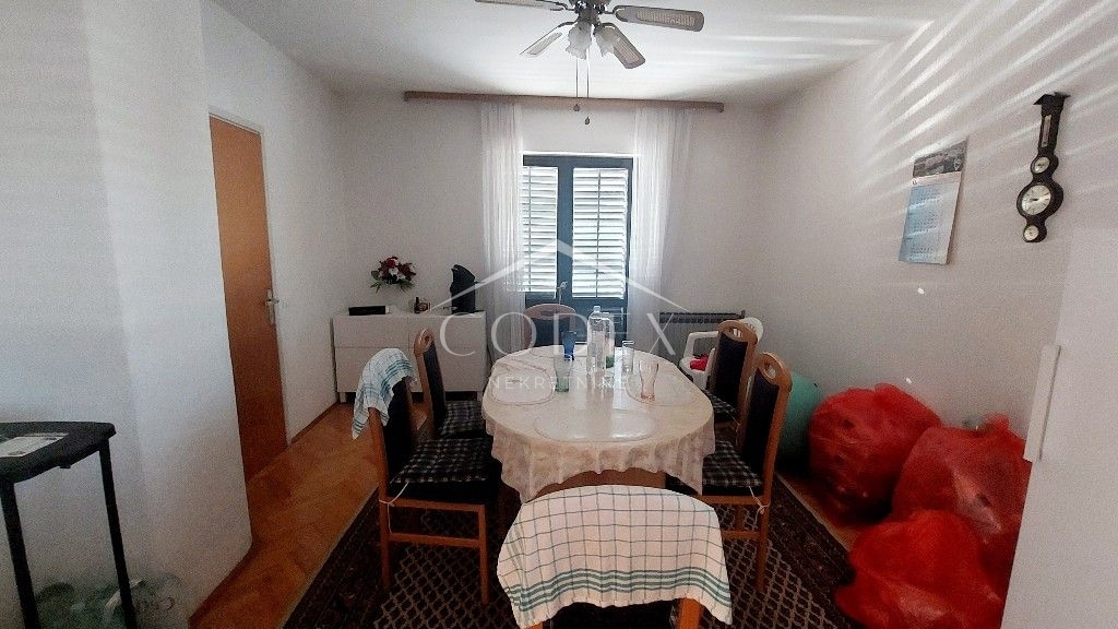 Poreč - Hiša s 3 stanovanjskimi enotami