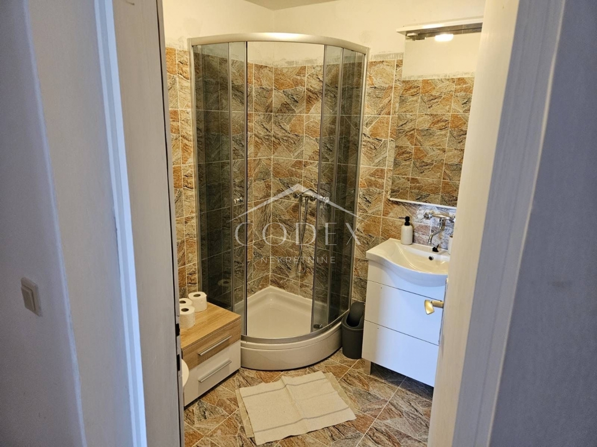 Rovinj - prodaja prostornega petsobnega stanovanja