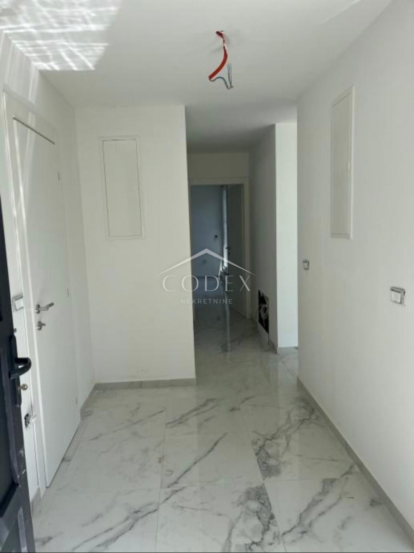 Rovinj, okolica - prodamo moderno vilo