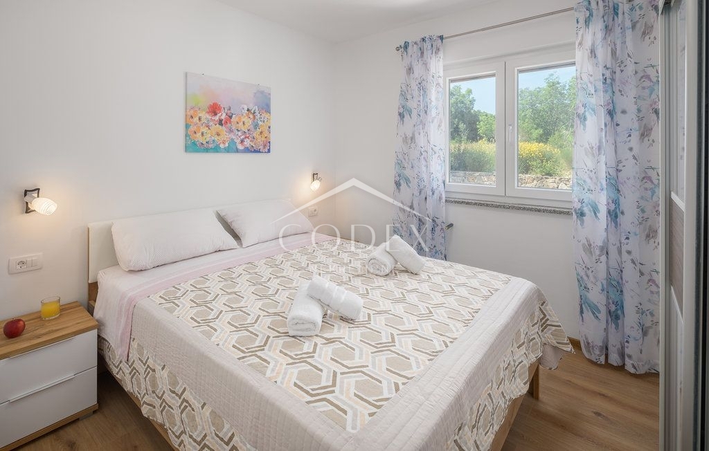 Rovinj - samostojna posest z vilo in bazenom - EKSKLUZIVNO PRI NAS!