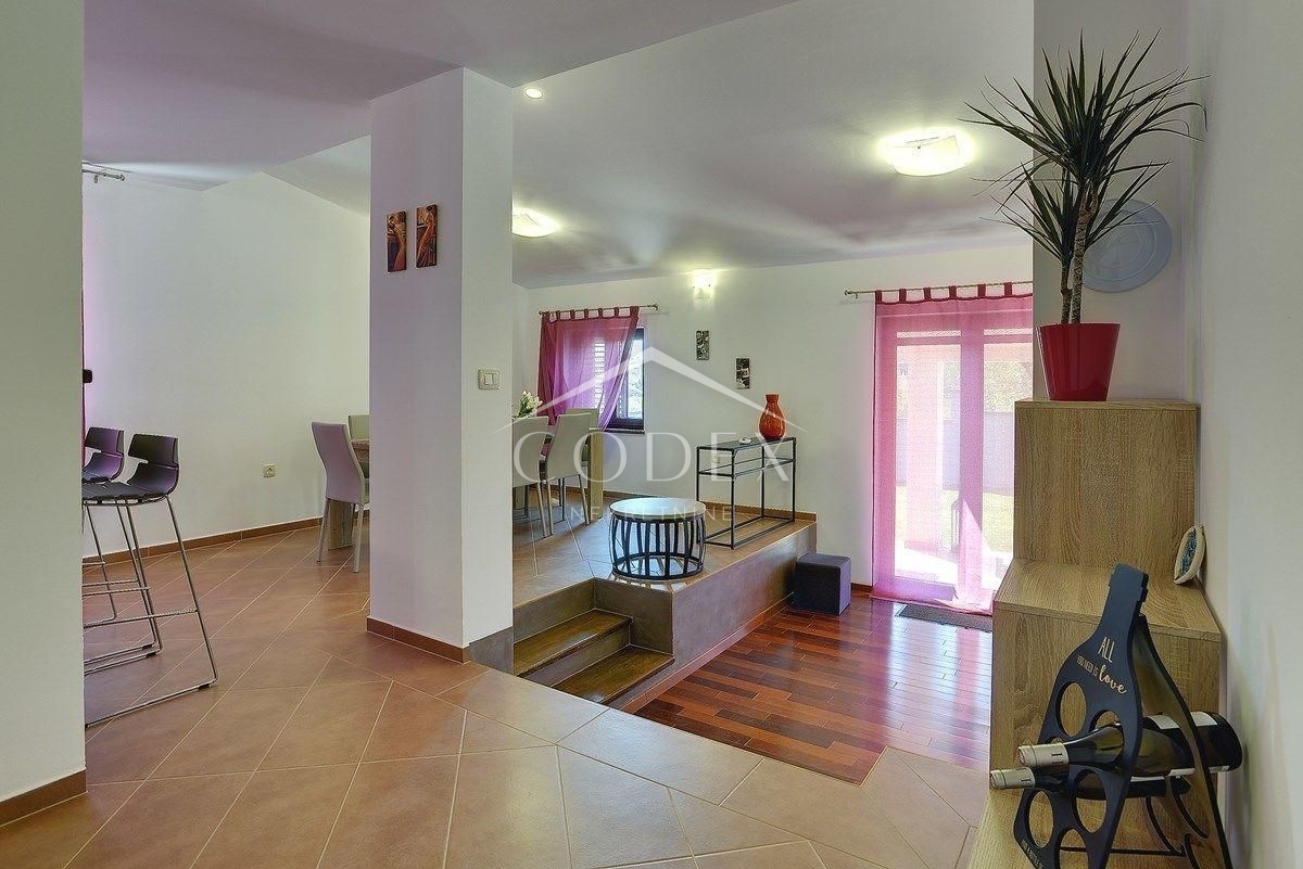 Pula - lepa vila z bazenom