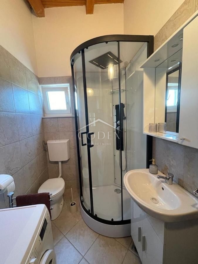 Pula, Veli Vrh - prodaja 2 enonadstropnih hiš z bazenom