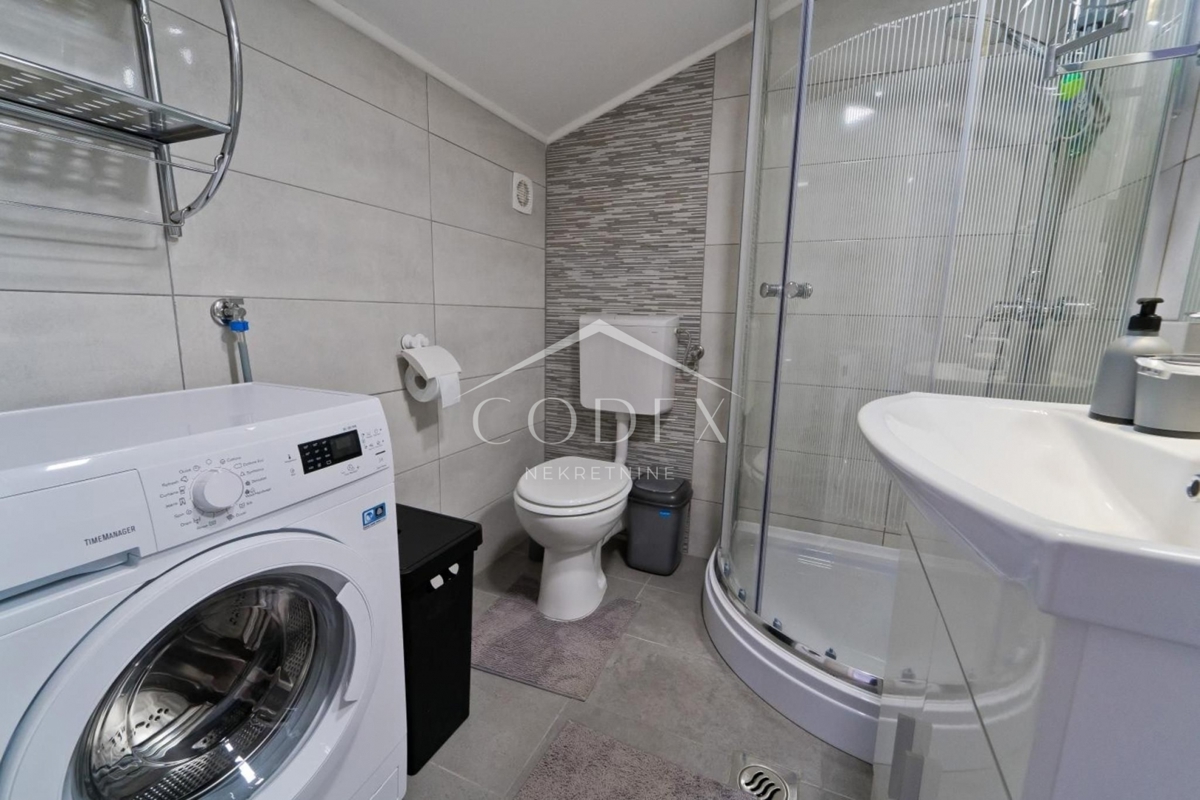 Vodnjan - prodaja hiše z urejenimi turističnimi apartmaji