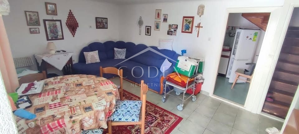 Mali Lošinj - vrstna hiša na mirni lokaciji